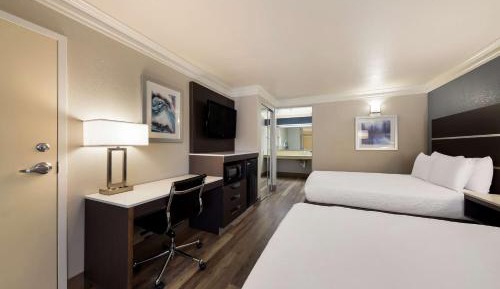 Queen Room with Two Queen Beds - Disability Access