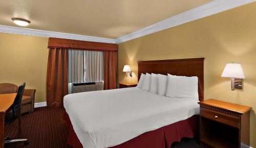 King Room with Bath Tub - Disability Access/Non-Smoking 
