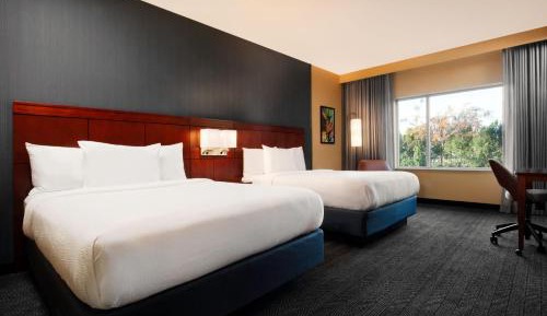 Standard Queen Room with Tub - Mobility Accessible