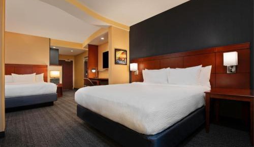 Large Room with One King Bed or One Queen Bed