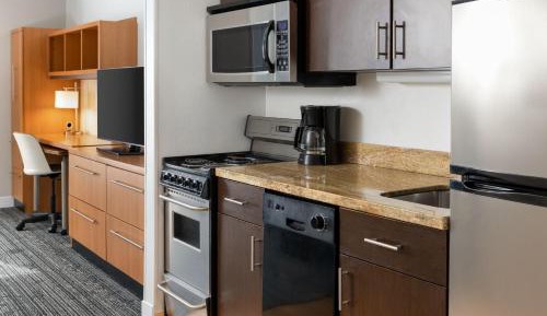One-Bedroom Queen Suite