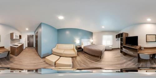 Standard Queen Room with Sofa Bed - Non-Smoking