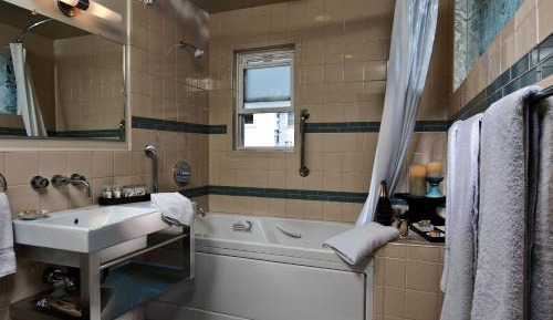 Junior Suite with Partial Sea View