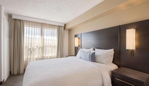 One-Bedroom King Suite - Non-Smoking