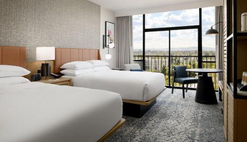 Club level, Guest room, 2 Queen, High floor