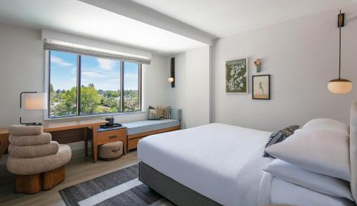 Guest room, 1 King, High floor
