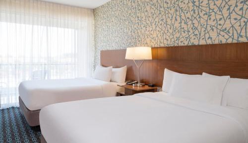 Queen Room with Two Queen Beds, Pool View and Balcony