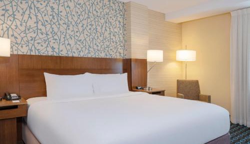 King Room with Pool View and Balcony
