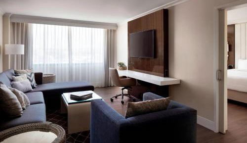 Executive Suite, Suite, 1 King, Sofa bed, High floor