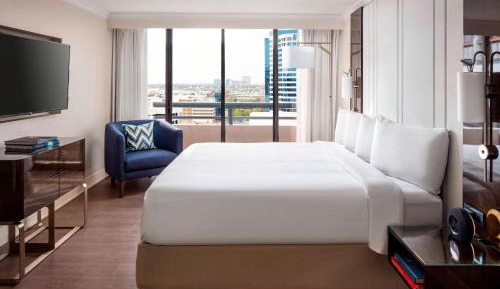 Penthouse Executive Suite, M Club lounge access, Suite