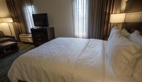 Queen Studio Suite - Communications Accessible