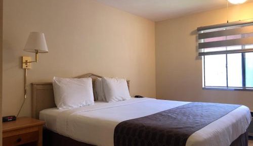 Deluxe Double Room (2 Adults + 1 Child)