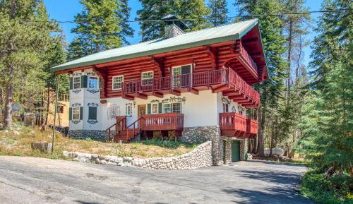 Three-Bedroom Vacation Home 