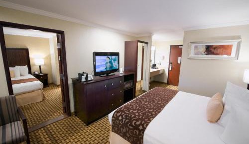 Executive King Suite with Two King Beds and Sofa Bed - Non-Smoking