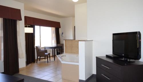King Suite with Spa Bath - Non-Smoking