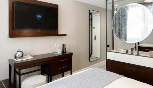 Queen Room