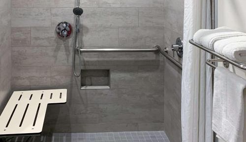 Queen Room with Roll-In Shower - Accessible/Non-Smoking