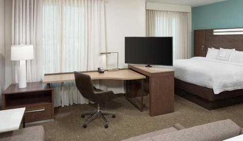 King Studio with Sofa Bed - Hearing Accessible