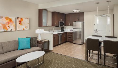 Queen Studio with Sofa Bed and Roll-In Shower - Mobility Accessible