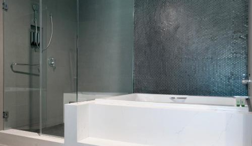 Deluxe Suite with Spa Bath