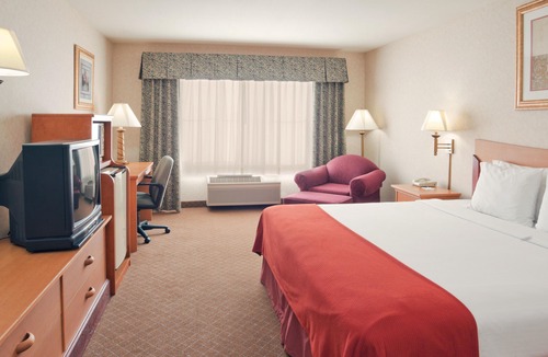 Tracy Hotel | Holiday Inn Express & Suites Tracy, an Ihg Hotel