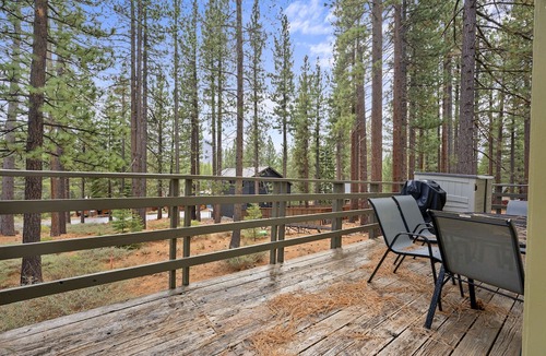 Country Club Estates House | Cozy Cabin 4 Bedroom Home by RedAwning