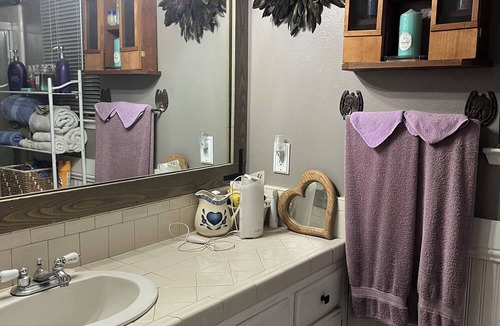 Hanford House | Western Charm: Cozy Rustic Room