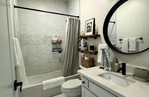 Folsom House | 3-bedroom boutique home in Empire Ranch