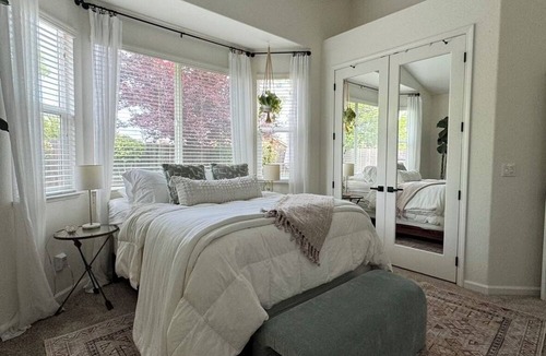 Folsom House | 3-bedroom boutique home in Empire Ranch