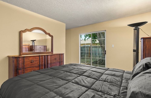 Antioch House | Entire House! KING SIZE BED