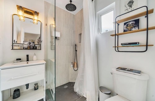 El Segundo House | Spend the summer near in Manhattan Beach!