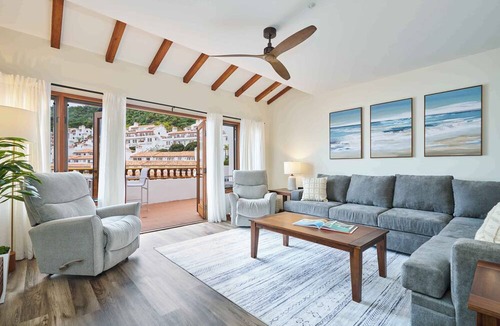 Avalon Condo | Newly Remodeled Hamilton Cove Condo 2bd/2bth. Street level No Stairs!