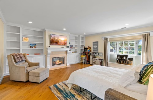 Covenant House | Stunning Luxury 6 Acre Rancho Santa Fe Covenant Estate~ Guesthouse, Pool, &More!