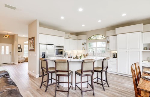 Byron House | Beautiful Home w/Hot Tub on Byron Olive Farm