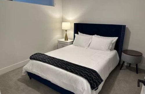 Downtown Long Beach Apartment | LUX Walk Conv Ctr Wi-Fi EV Free Park Crib Pool B