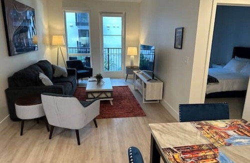 Downtown Long Beach Apartment | LUX Walk Conv Ctr Wi-Fi EV Free Park Crib Pool B