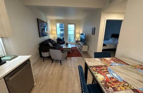 Downtown Long Beach Apartment | LUX Walk Conv Ctr Wi-Fi EV Free Park Crib Pool B