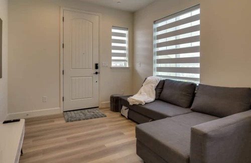 Tracy House | Tracy new 2 bed 2 bath Home