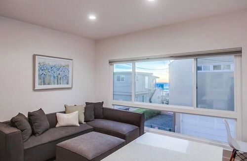 Mission Beach Condo | 1 House to Beach * Corner Unit * Ocean View