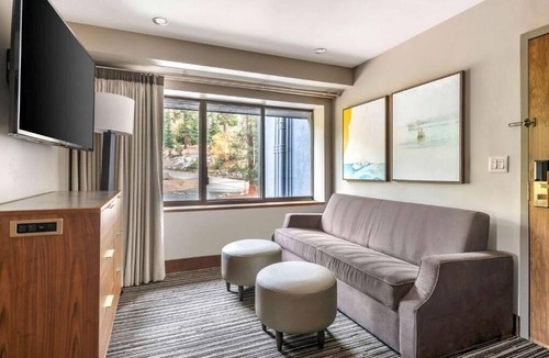 South Lake Tahoe Hotel | Rare Find! 2 Spacious Units! Outdoor Pool, Valet Parking, Close to Nevada Beach!
