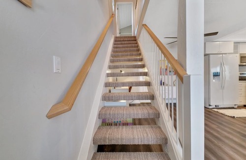 West Newport Condo | Treasured Bliss * AC * Clean * Steps to Sand * Exclusive Patio