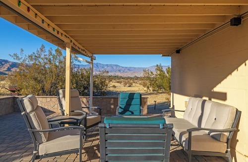 Borrego Springs Hotel | Borrego Springs Motel; small motel; big pool; walk to Christmas Circle/downtown
