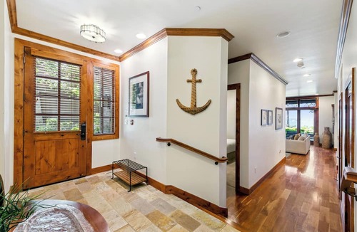 Sierra Shores Condo | Premier Lakefront w/Hot Tub & A/C, Near Heavenly | PEAK SS9