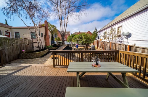 Vallejo Apartment | ~ Top of St. Vincent Hill ~ Walk to Farmers Market, SF Ferry, & Transit Hub ~
