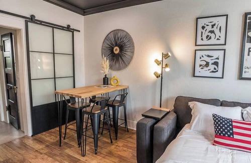 Downtown Apartment | Modern Escape Downtown Hotspot Near Hospitals