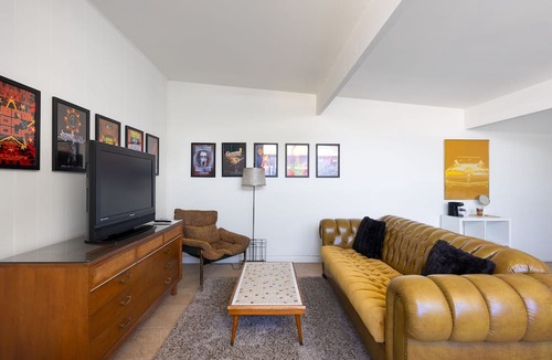 Desert Park Estates Hotel | The Monkey Tree Hotel Buyout by AvantStay | Hotel Buyout! Funky Rooms w/Pool