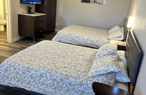 Mission Hills Hotel | Newer private Studio in a great location
