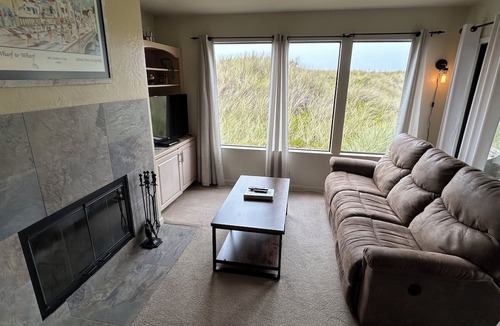 Pajaro Dunes Condo | Modern Beach Front Pajaro Dunes 1st Floor Condo - Yards From Beach/Gated Entry