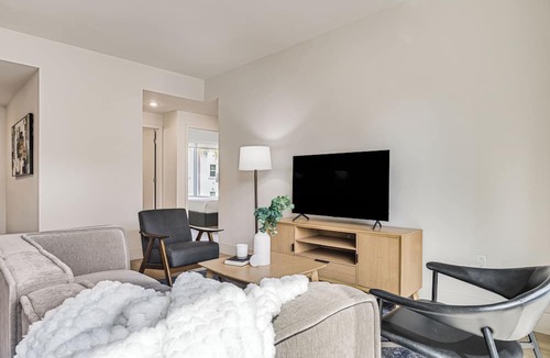 Downtown San Diego Apartment | Rooftop Spa + Fitness Studio + BBQ Area | Walk to Dining & Waterfront | Ancora