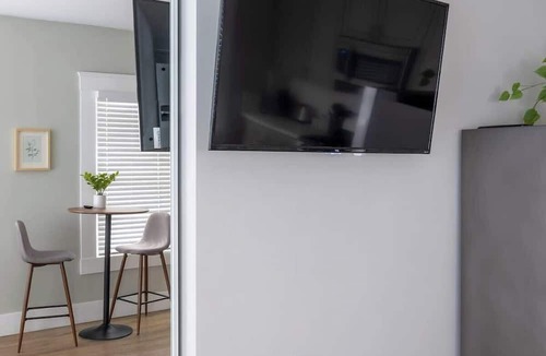 Little Italy Apartment | Sunny Studio in Little Italy | Walk Everywhere